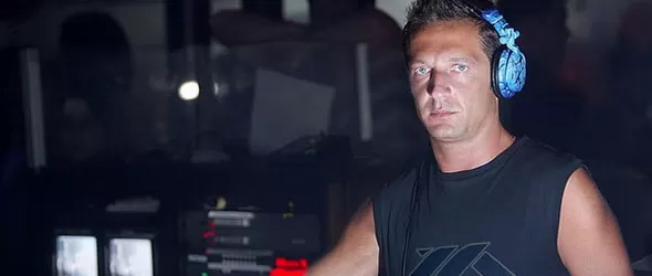 Мауро Пикото и Стефан Помпуняк превърнаха Ялта в стая с огледала