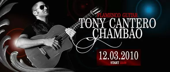 Китаристът на Чамбао дръпва струни в Блейк Лейбъл