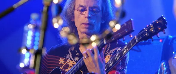 Ейша рокясват в новия си албум