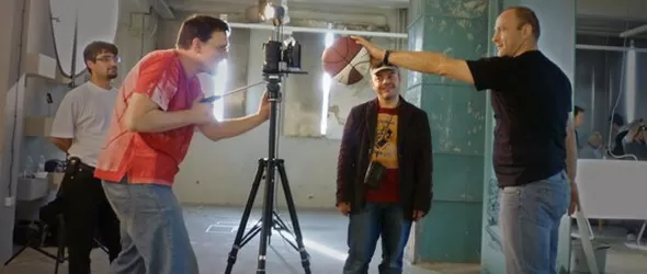 Тити Папазов се усука около Тони в новия ѝ клип