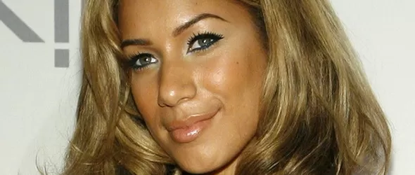 Лиона Люис играе Марая Кери