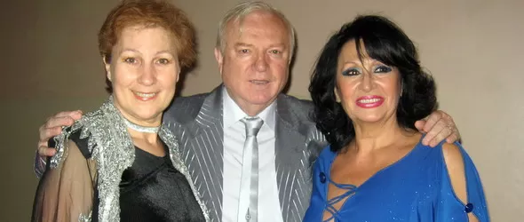 Данчето Христова и Мая Нешкова пяха за докторите във ВМА