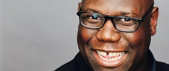 Специални тениски за феновете на Карл Кокс