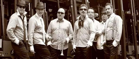 Акага гласят ретро концерт