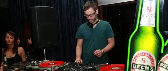 Alex Barck (Джазанова) разцъка здраво на Beck’sperience The Music