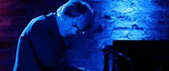 Торд Густавсен като дете около пианото в България