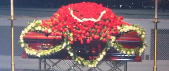 Погребаха Рони Джеймс Дио