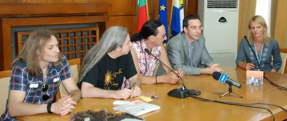 Кен Хенсли: Ще стане голям концерт на Джулая в Бургас