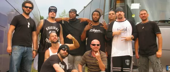 D2 и Суисайдъл Тендънсис се снимаха в Чехия