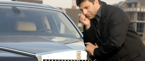 Тони Стораро чукна Азис