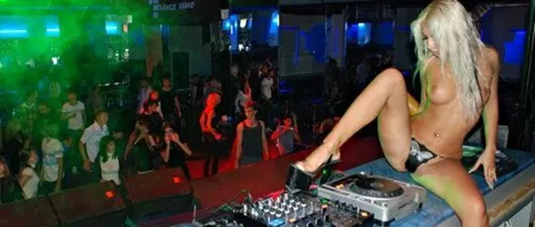 Голата Милана в Шоуто на Слави