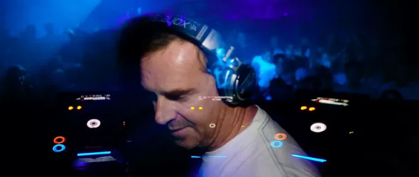 Фестивалът Insomnia завъртя плавно обороти с Ник Уорън