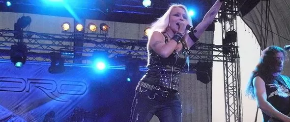 Разгонени амазонки на метъла форсираха Каварна Рок Фест 2010