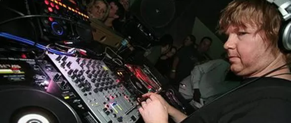 Лечителят Джон Дигуид отново оздрави феновете си в България