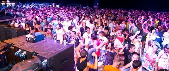 Близо 30 000 куфяха на фестивала Solar Summer 2010