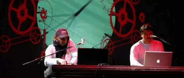 Блуба Лу до уши в електрониката