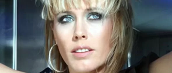 Разбиващата Сара Мейн миксира по Алфа радио