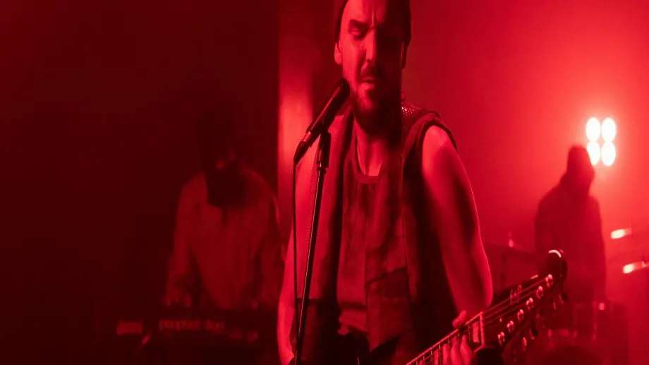 Графа с нов саунд и впечатляваща визия във видеото "Утре отново"