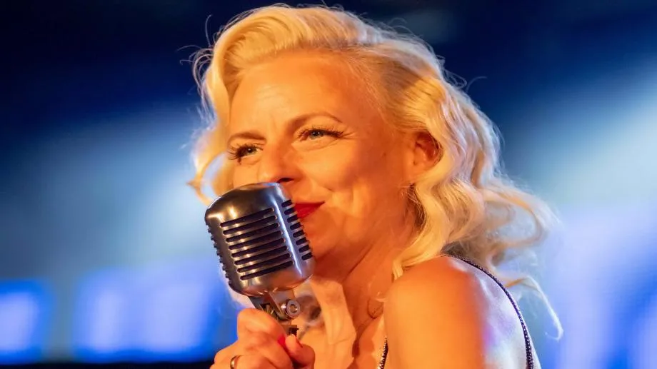 SWING to PEACE. Да се върнем към МИРА, този в нас и този около нас! Вера Шандел със звезден бенд в Sofia Live Club