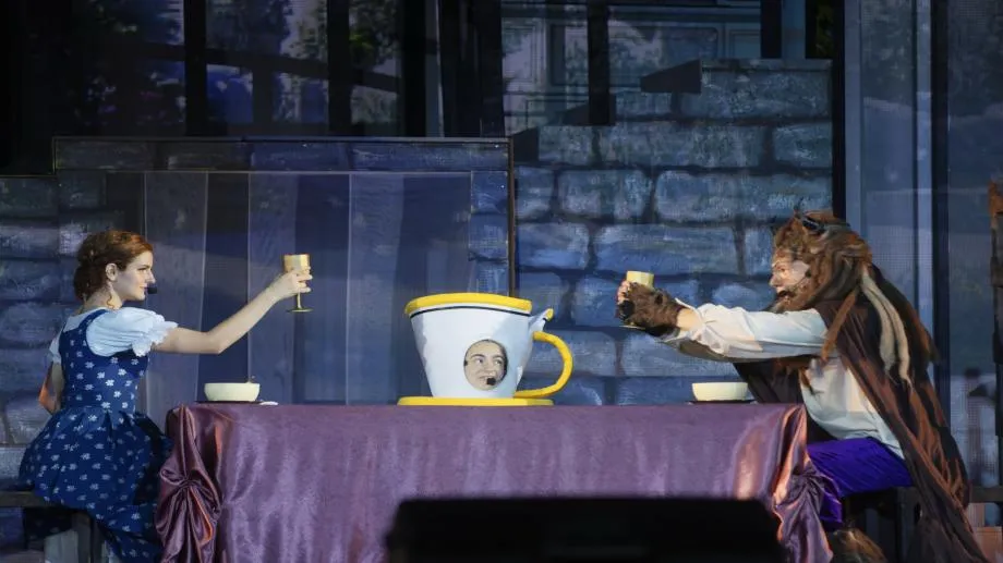 Приказният спектакъл "Красавицата и Звяра" с премиера в зала 1 на НДК