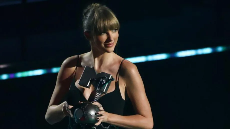 Тейлър Суифт с лъвски пай от MTV EMAs 2022