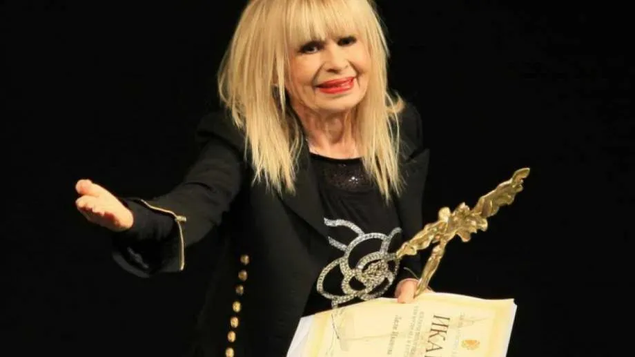 Лили Иванова слиза от сцената?