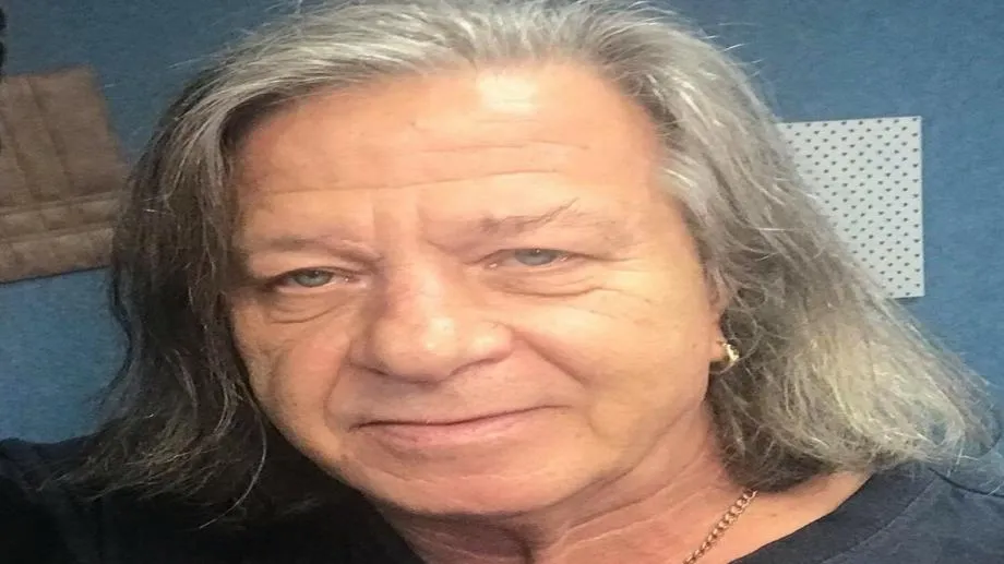 Плешивото куче чества Сашо Петров. Всичко за документалния филм "Оловният войник" в поредното издание на меломанското предаване