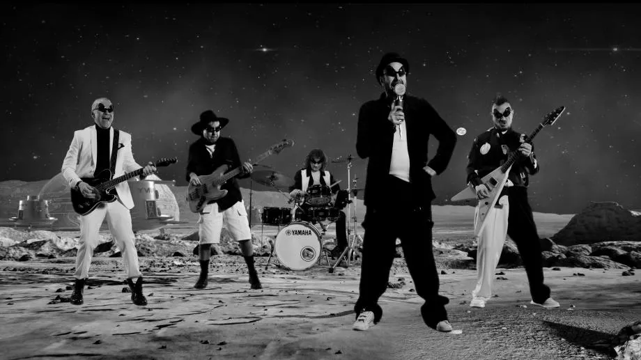 July Morning с Обичайните заподозрени в Долината на виното