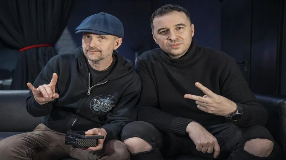 Christofer Johnsson (Therion) и Stick To Your Guns в едър план по "Фрактура"