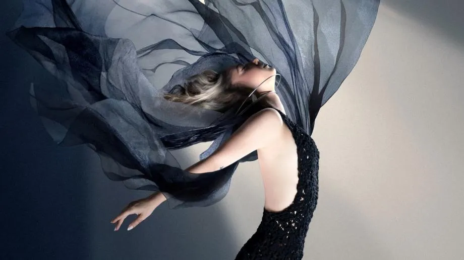 Михаела Маринова с трети студиен албум. Подкрепя "Черна пеперуда" с национално турне