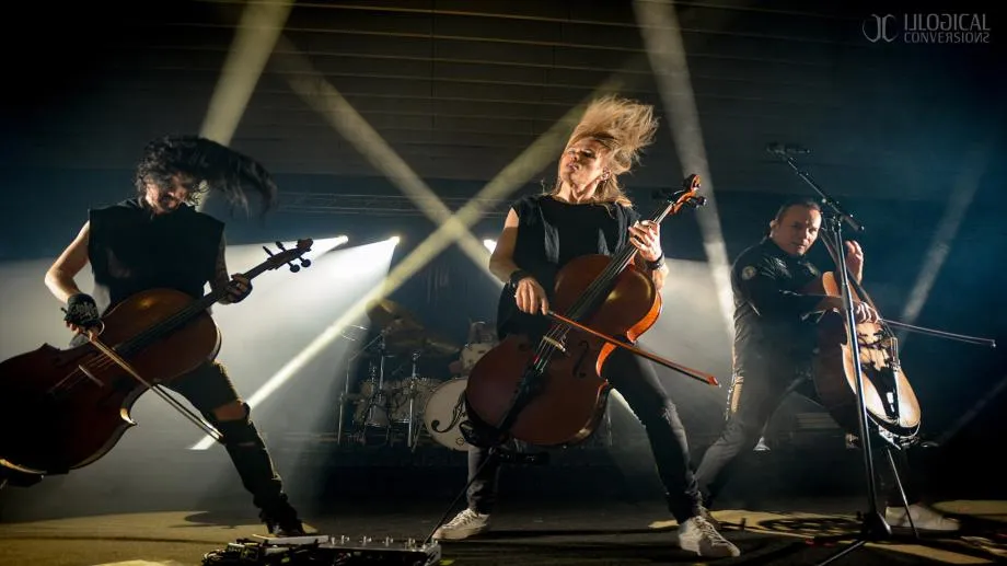 Една ноемврийска вечер с Apocalyptica. Симфония от резониращи сенки