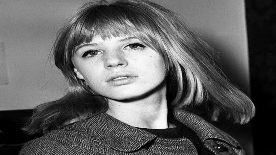 Отиде си певицата Мериън Фейтфул