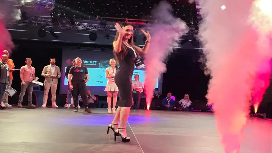 Мария Илиева с отличие от Webit Changemakers