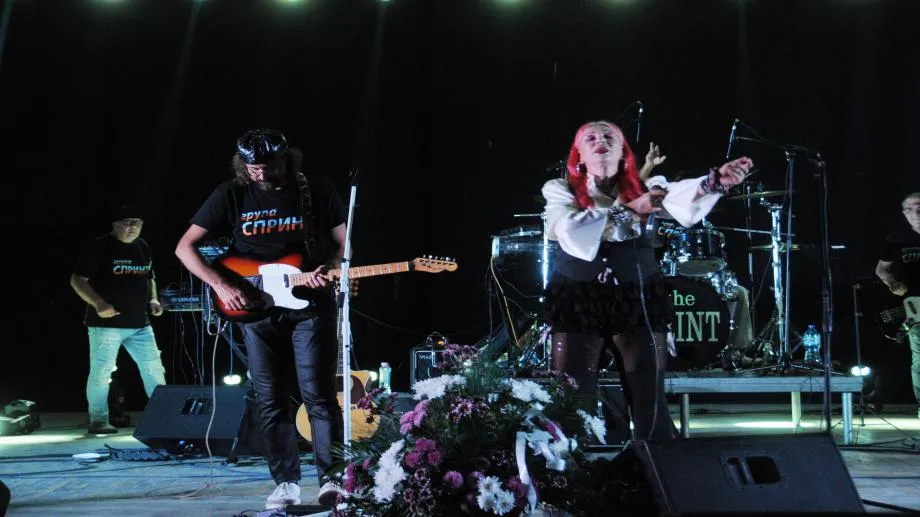Грандиозният концерт "Спринт и приятели" събра легенди на българската сцена в Бургас, рок турнето продължава в Габрово, Варна и София