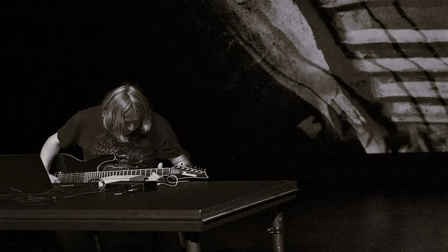 Мирян Колев представя на живо аудиовизуалния проект "Призрачни села"