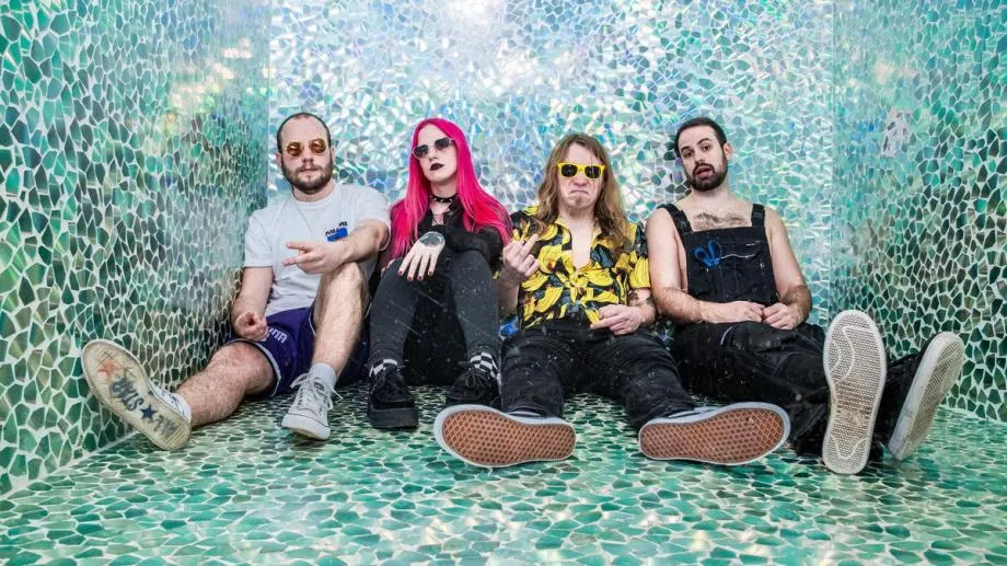 Nest Оf Plagues, Julia Belei и Спринт сред акцентите на "Плешивото куче". На разходка из Варшава и спомен за Косьо Марков още в предаването на Ивайло Кицов