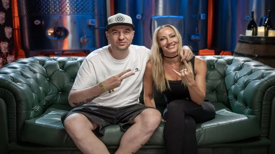 Бляскавата Nita Strauss и френските арт-рокаджии Klone в едър план по "Фрактура"