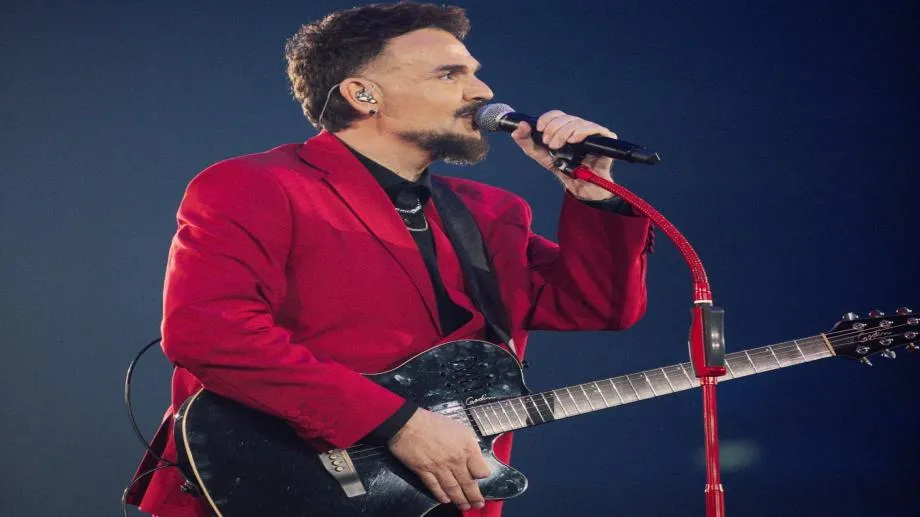 Концертът на Графа в "Арена 8888 София": 26 абсолютни хита, певец и публика, които не искаха вечерта да свършва