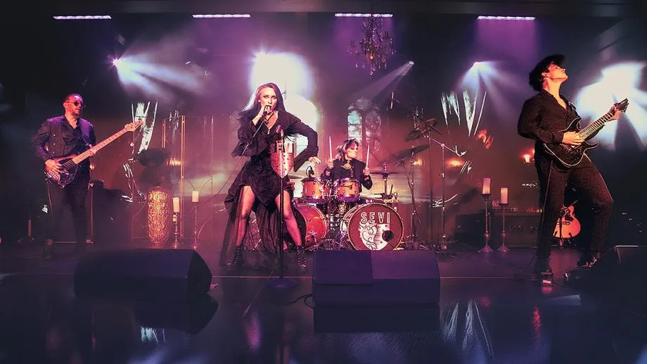 Група Sevi представи най-новия си видео сингъл "Vampire Love" с двучасово шоу