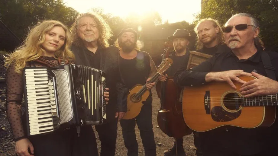 Монументалният Робърт Плант със Saving Grace и Сюзи Дайън в Пловдив. All That Glitters…