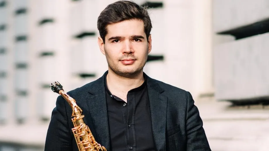 Марко Дзомба солист в концерт за саксофон от Джон Уилямс преди рождения му ден