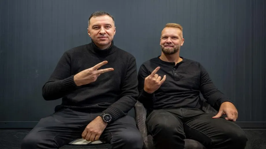 Einar Solberg (Leprous) и Anneke van Giersbergen пред камерата на "Фрактура"