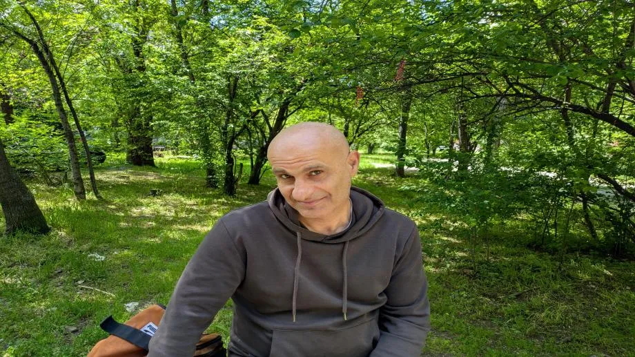 Ерол Ибрахимов - главен герой в Часа на Плешивото куче. Мариуш Дуда и Дарън Малакян още в предаването на Ивайло Кицов